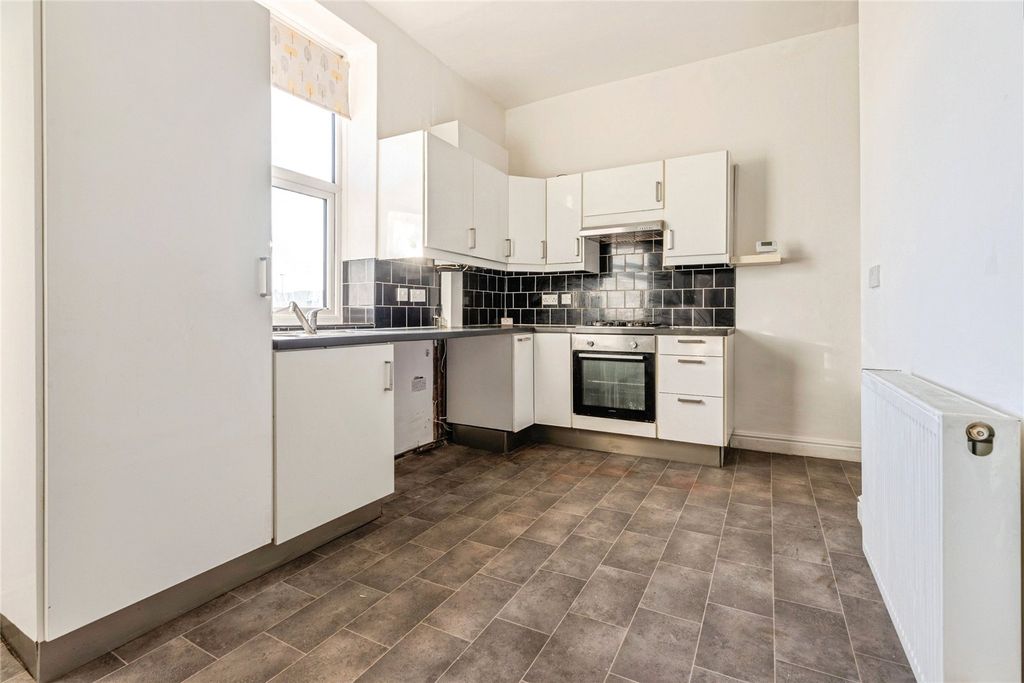 Property photo 2 of 17 Picture No. 15