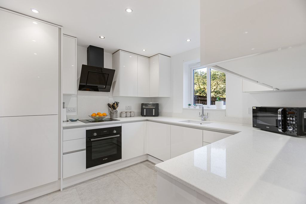 Property photo 3 of 25