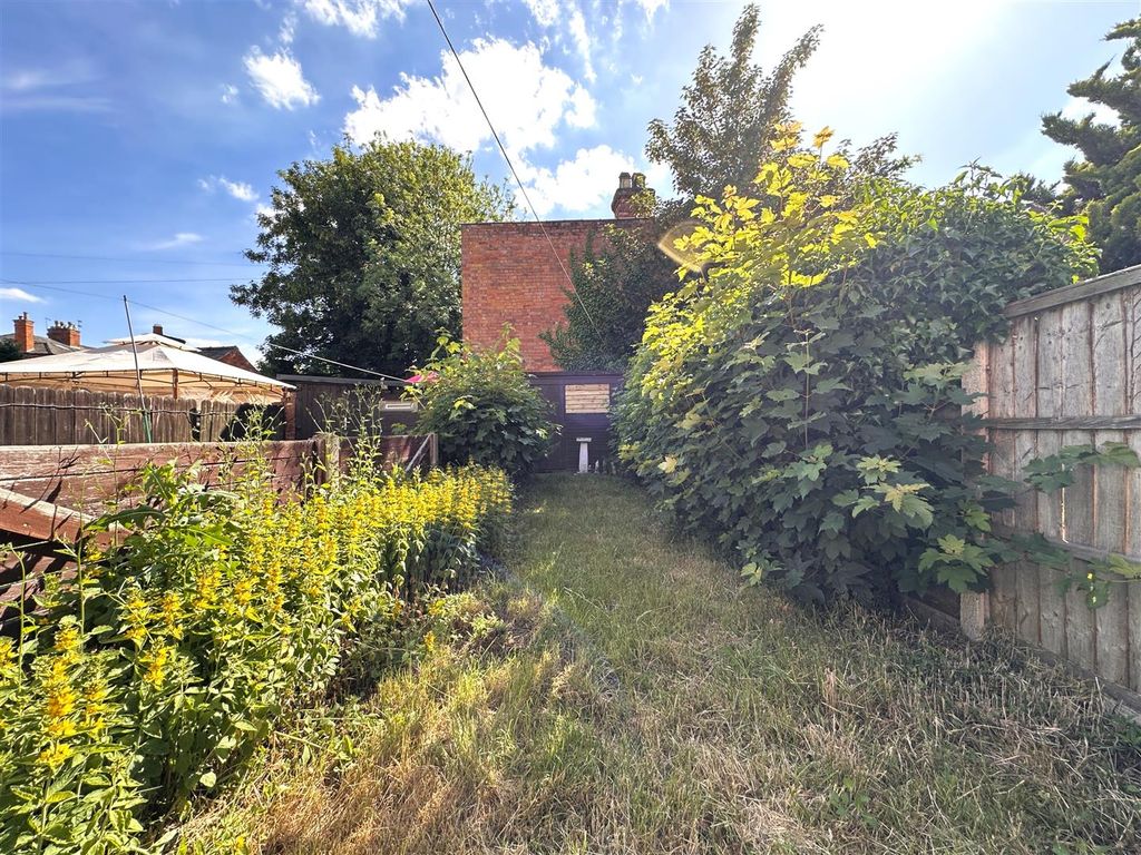 Property photo 3 of 14 Large Rear Garden 456