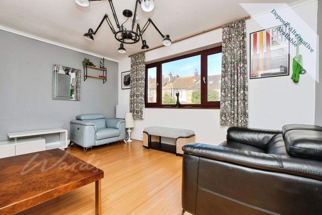 Property photo 1 of 8 Gfm Lounge Use
