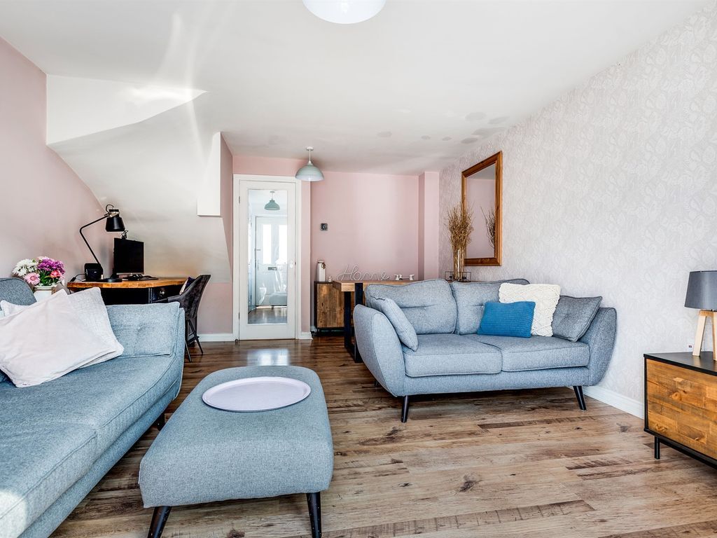 Property photo 3 of 14 Living Room