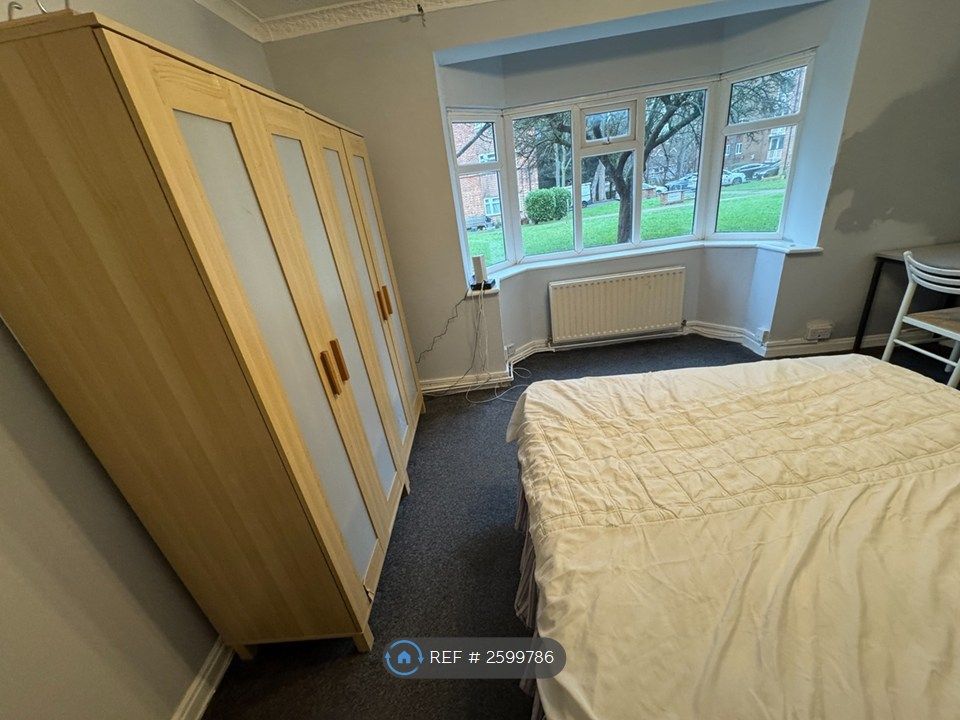 Property photo 2 of 16 Double Room For £800