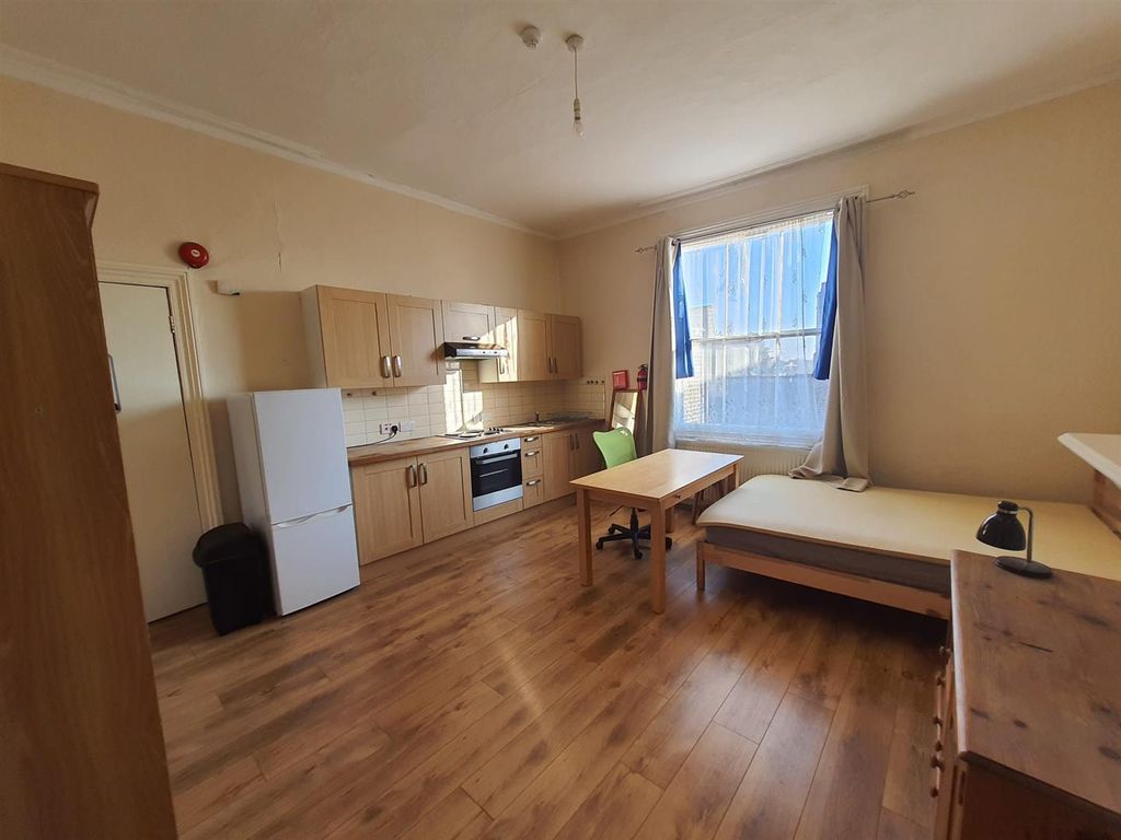 Property photo 1 of 3