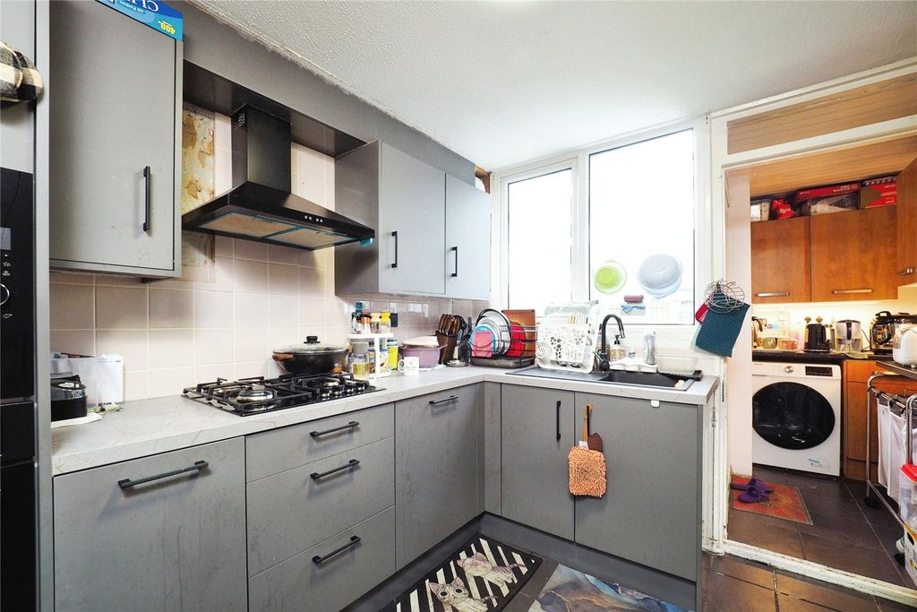 Property photo 3 of 14 Kitchen