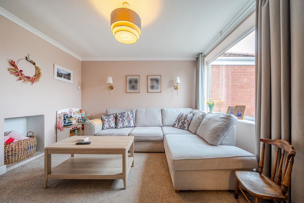 Property photo 2 of 21 Living Room