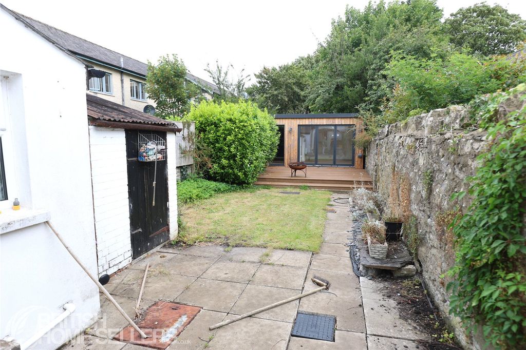 Property photo 2 of 24 Picture No. 15