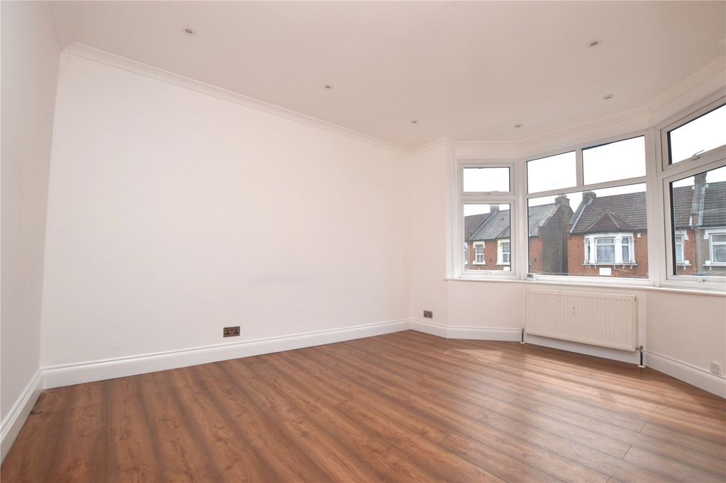 Property photo 2 of 13 Lounge