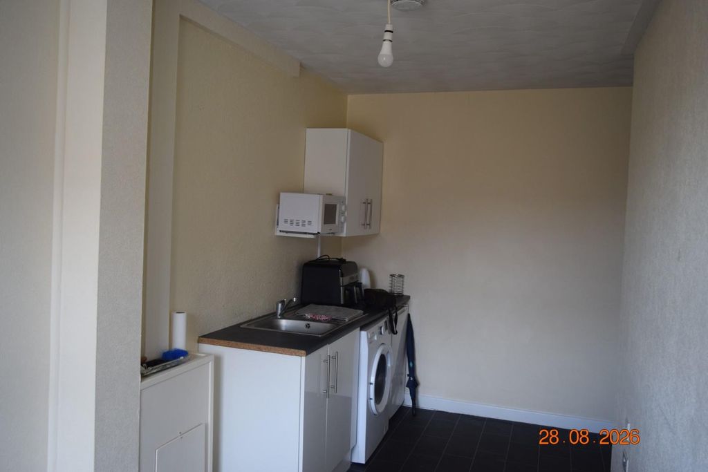 Property photo 3 of 14 Kitchen