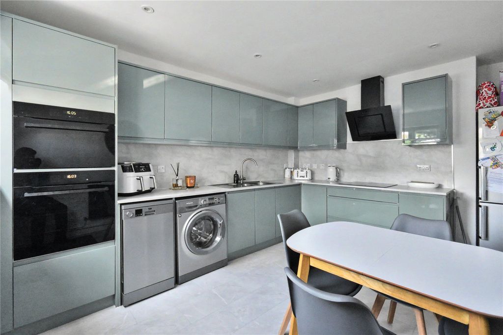 Property photo 3 of 18 Picture No. 10