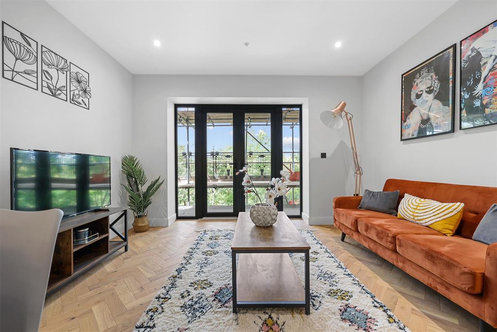 Property photo 2 of 18