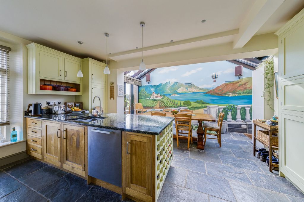 Property photo 3 of 30