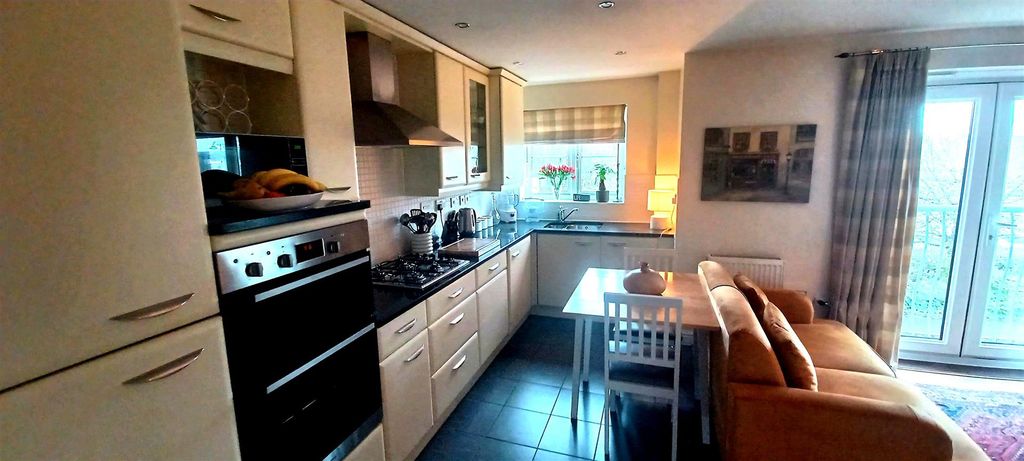 Property photo 3 of 9