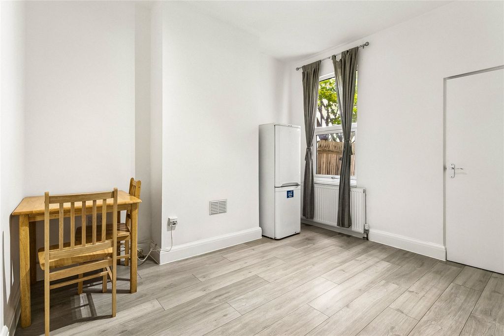 Property photo 2 of 11 Picture No. 17