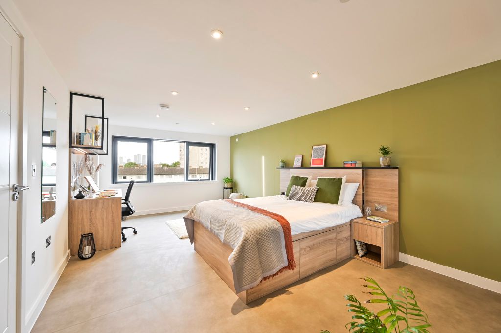 Property photo 1 of 14 Bedroom