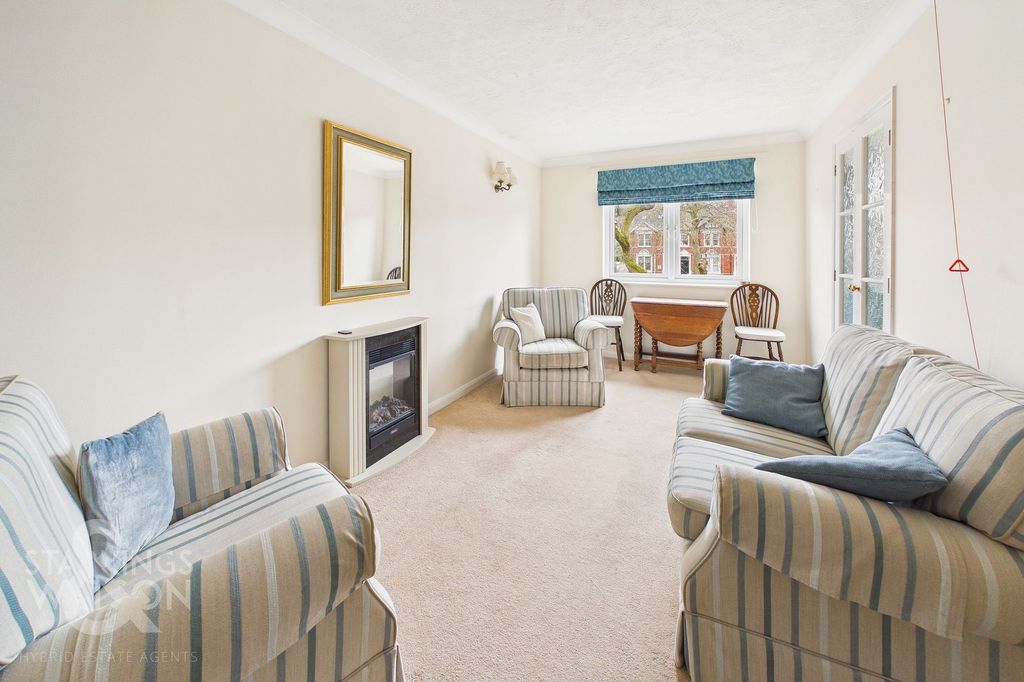 Property photo 2 of 21