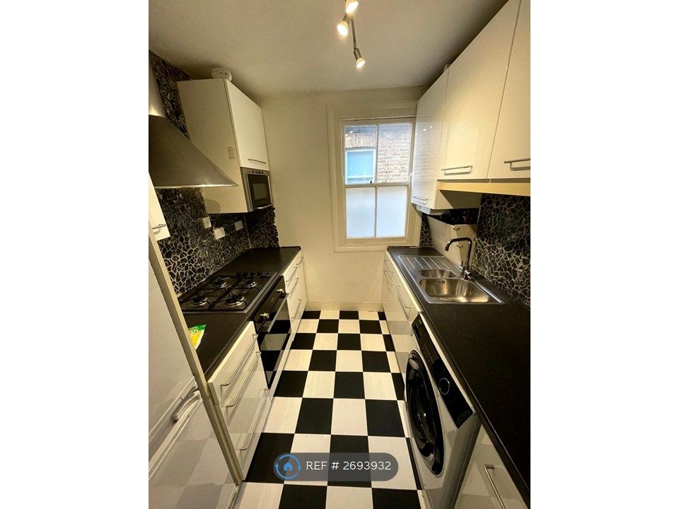 Property photo 3 of 7 Kitchen