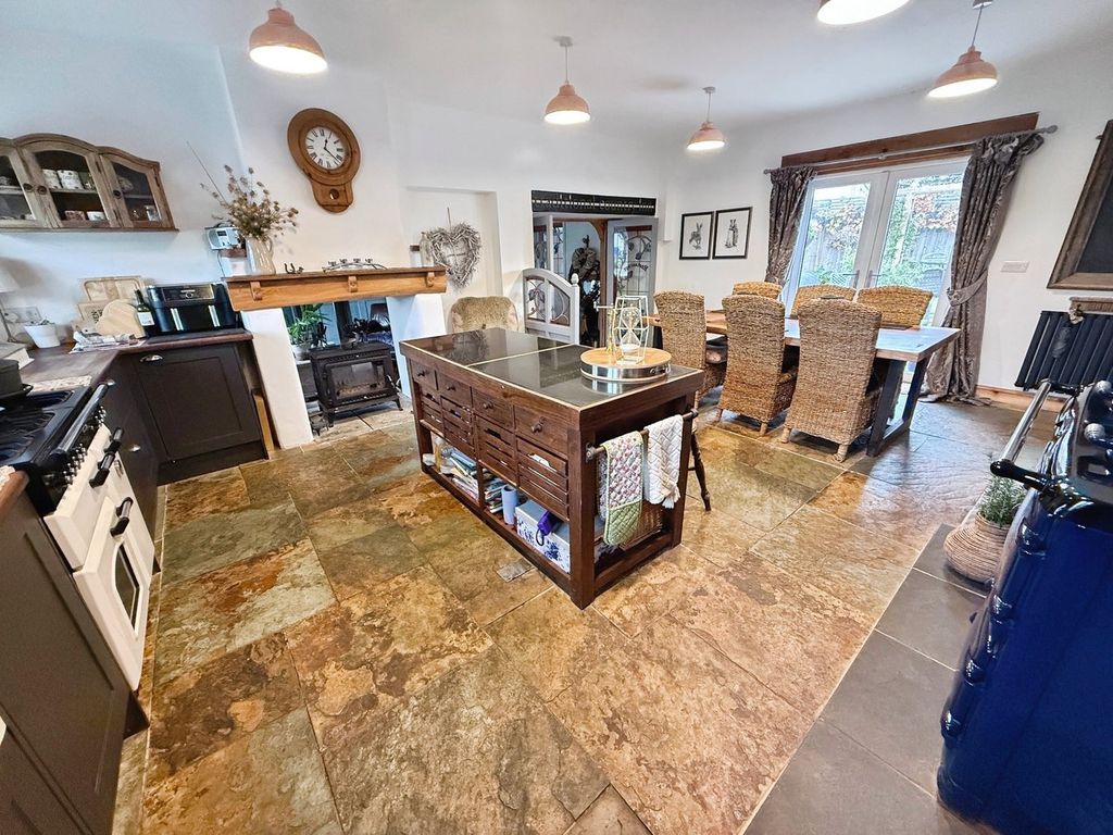 Property photo 3 of 23