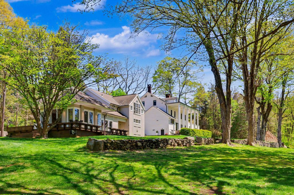 Property photo 1 of 31