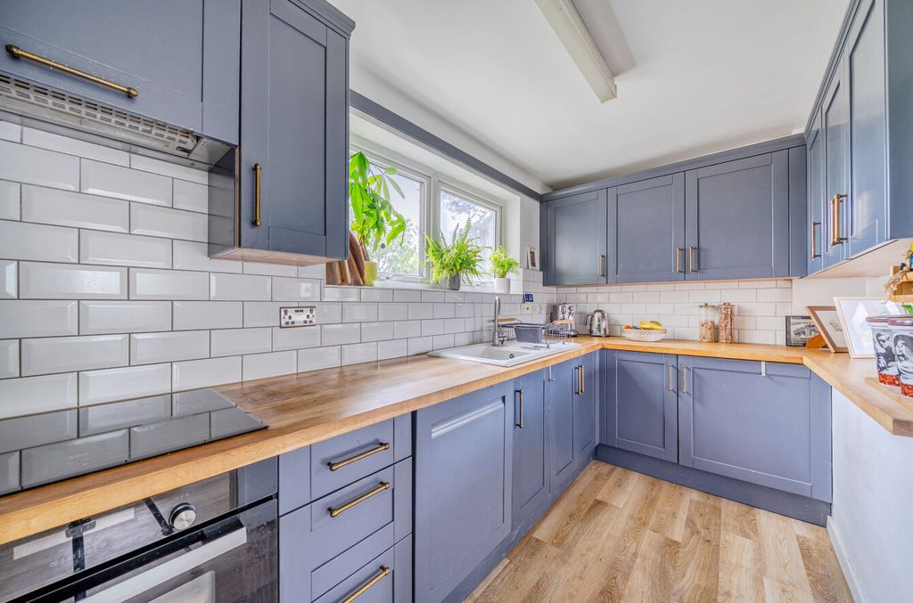 Property photo 2 of 18 1457730-13-6A0465...