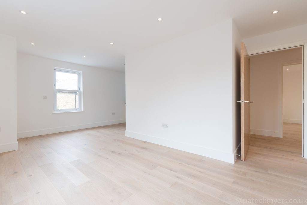 Property photo 3 of 7 Reception