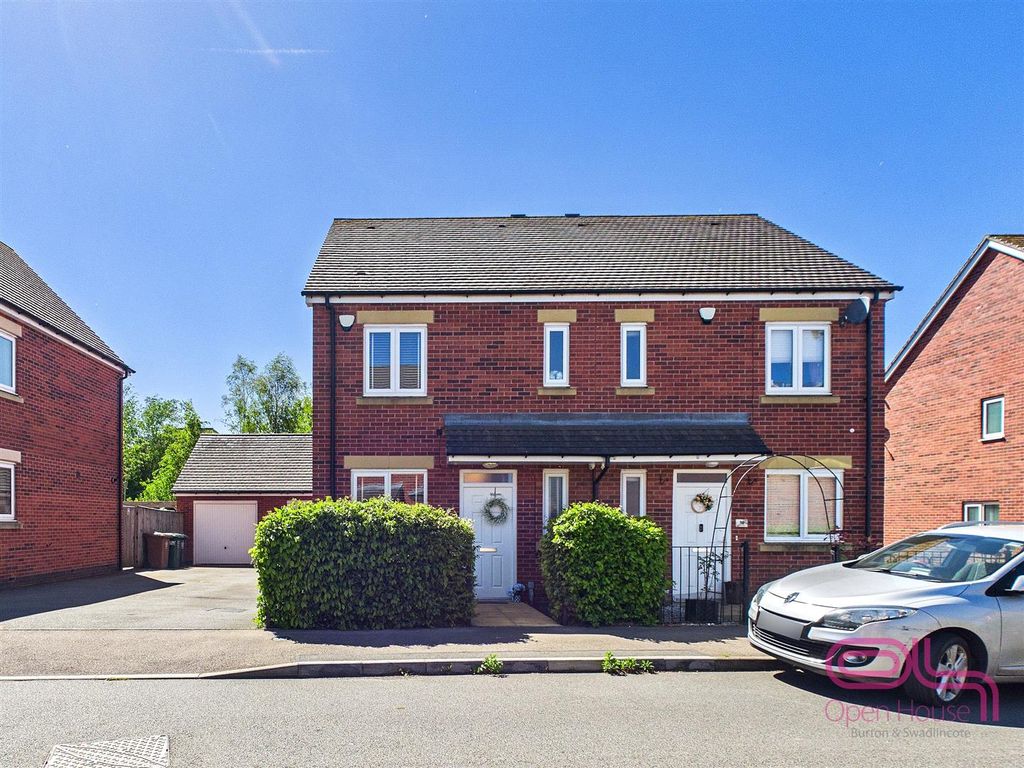 Property photo 3 of 26 Hewer Drive, Castle Gresley (14).Jpg