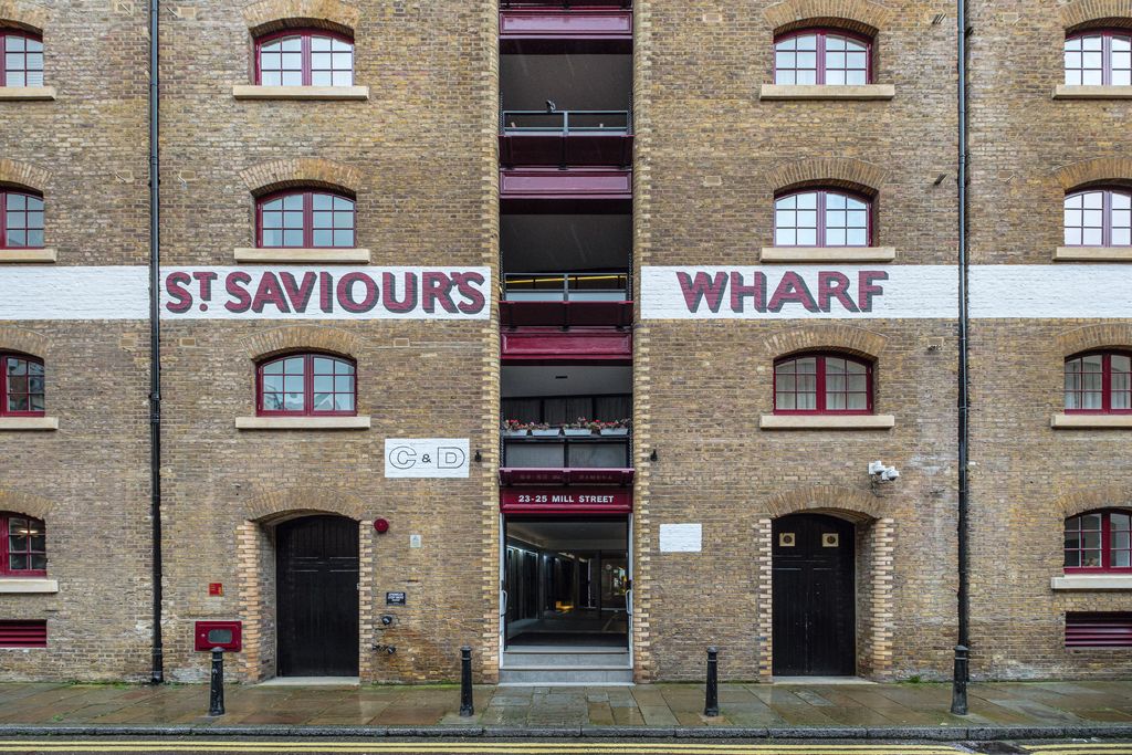 Property photo 2 of 22 St-Saviours-Wharf-21 (11).Jpg