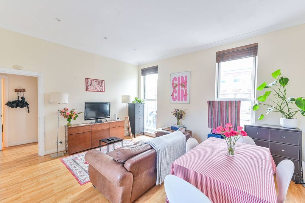 Property photo 2 of 8