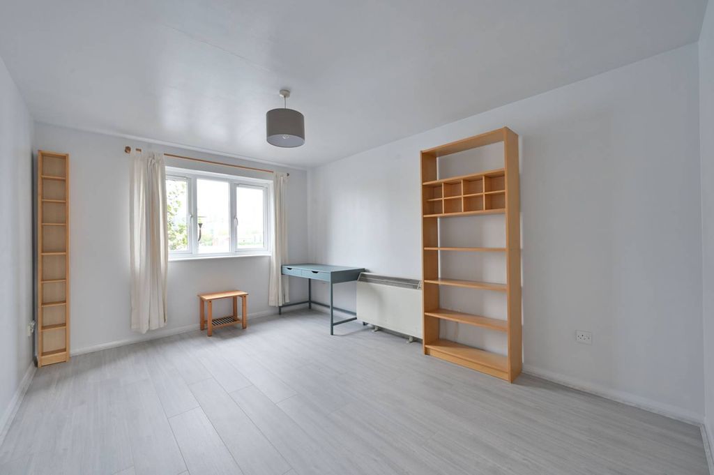 Property photo 3 of 6