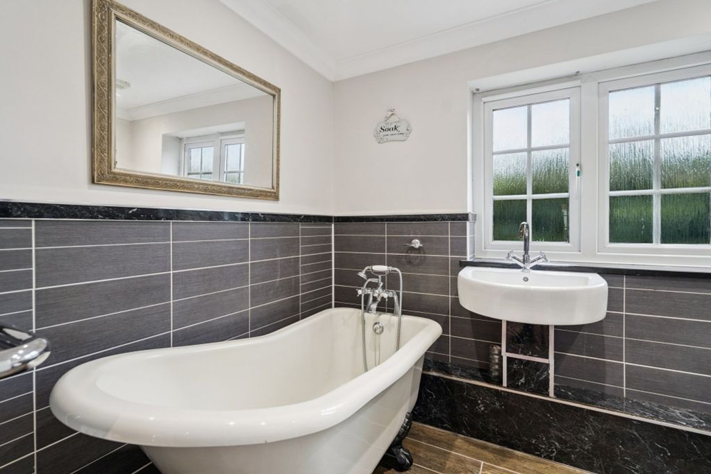 Property photo 3 of 25