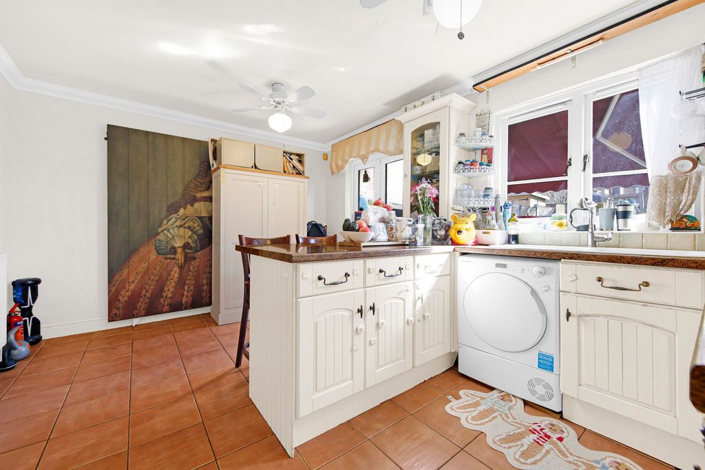 Property photo 3 of 24