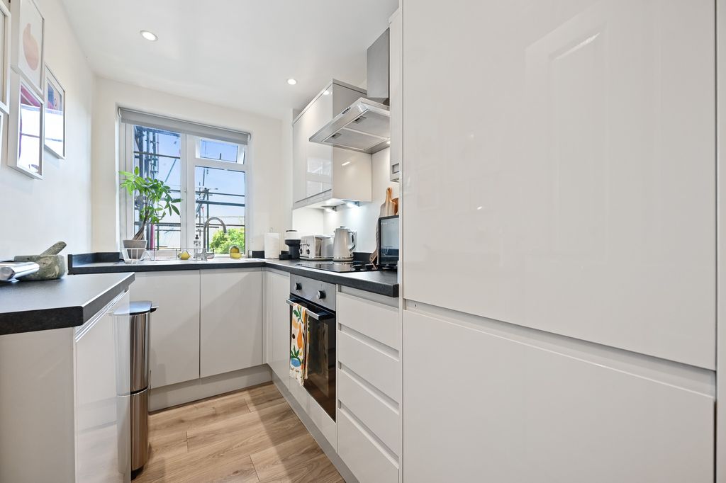 Property photo 2 of 8 Kitchen