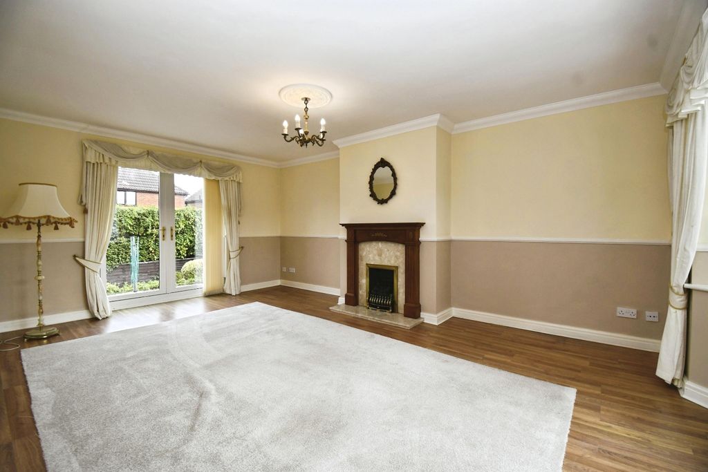 Property photo 2 of 27