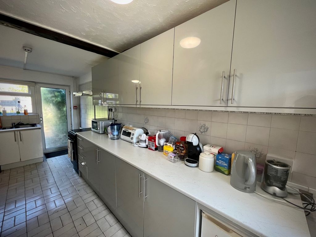 Property photo 3 of 7 Kitchen