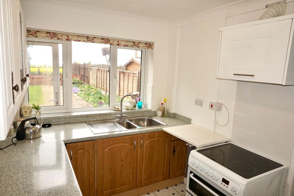 Property photo 3 of 21 Kitchen