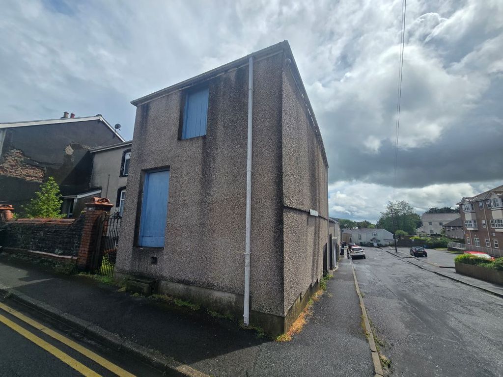 Property photo 1 of 3