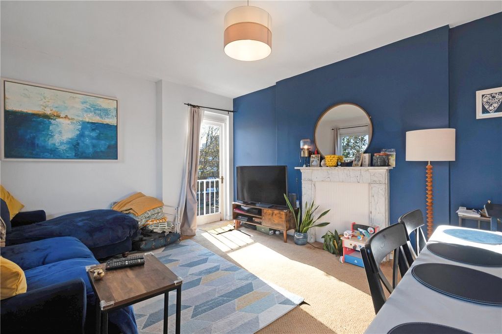 Property photo 3 of 9 Reception