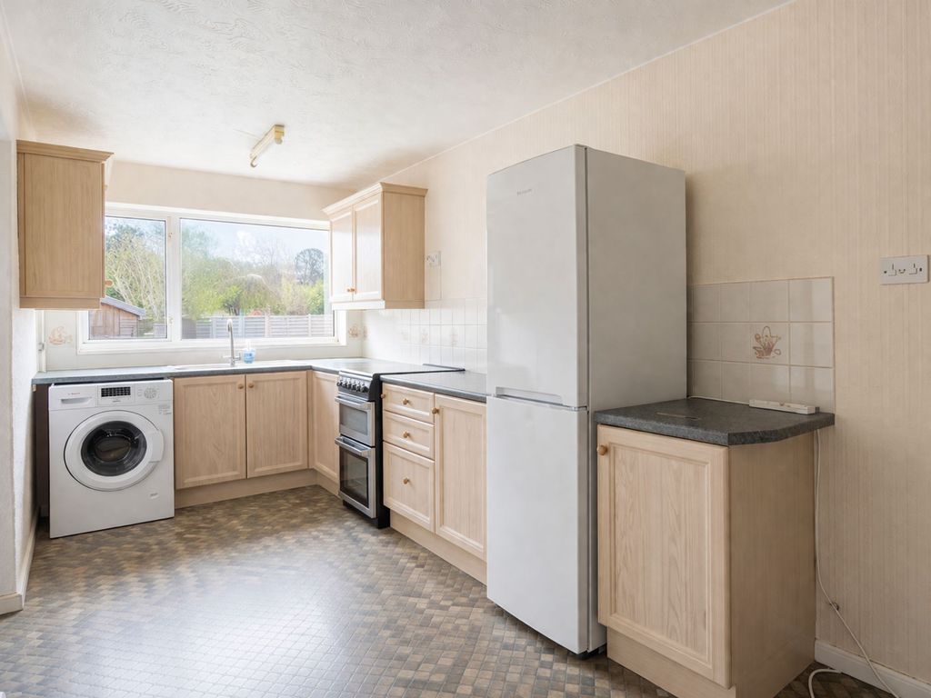 Property photo 2 of 8 Kitchen