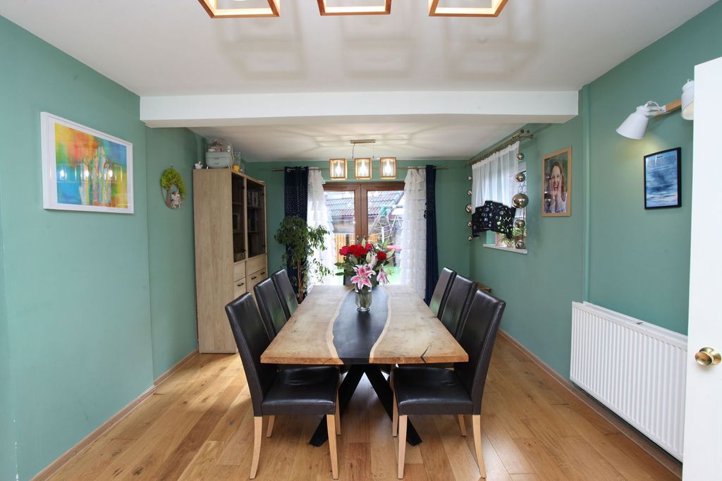 Property photo 3 of 44