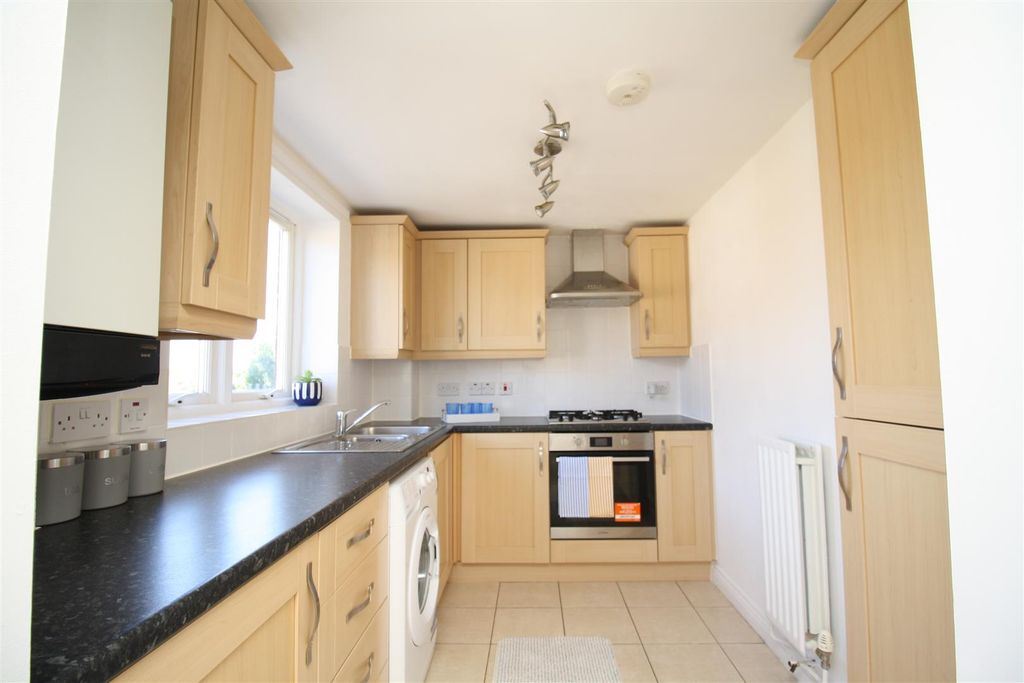 Property photo 2 of 12 Kitchen