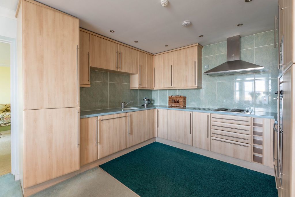 Property photo 3 of 43 Kitchen