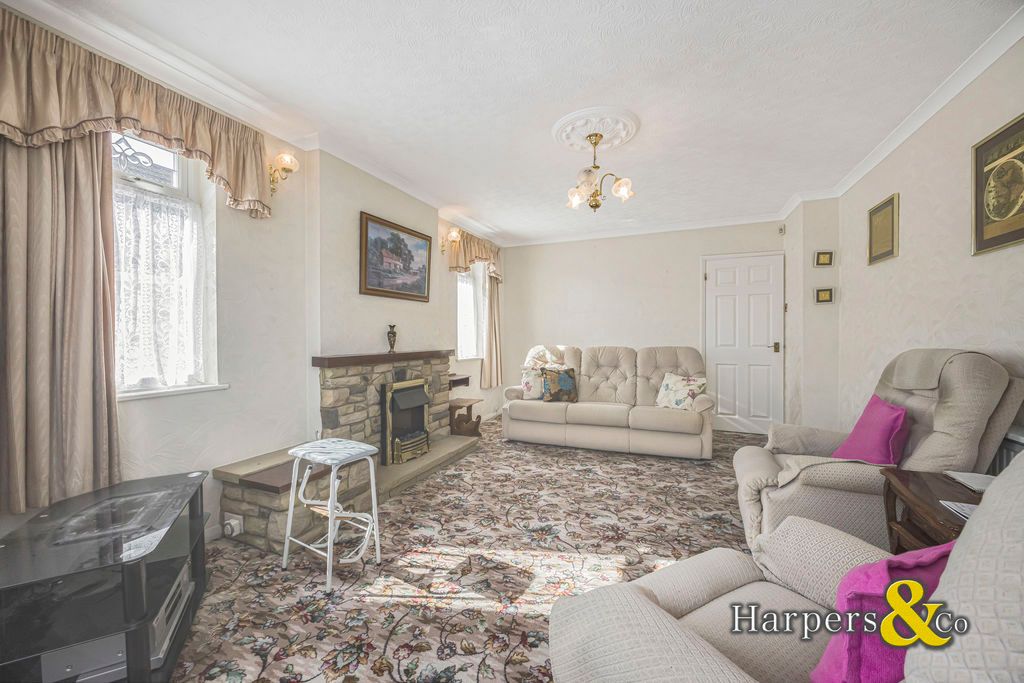 Property photo 3 of 9 Photo 9