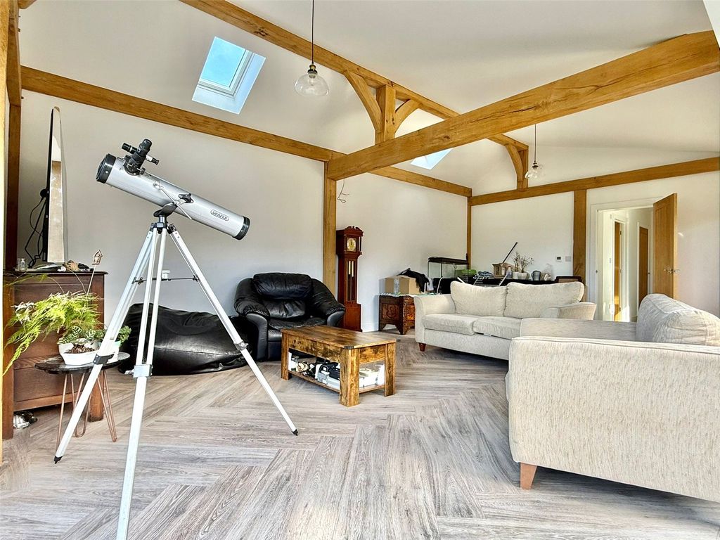 Property photo 3 of 39 Picture No. 11