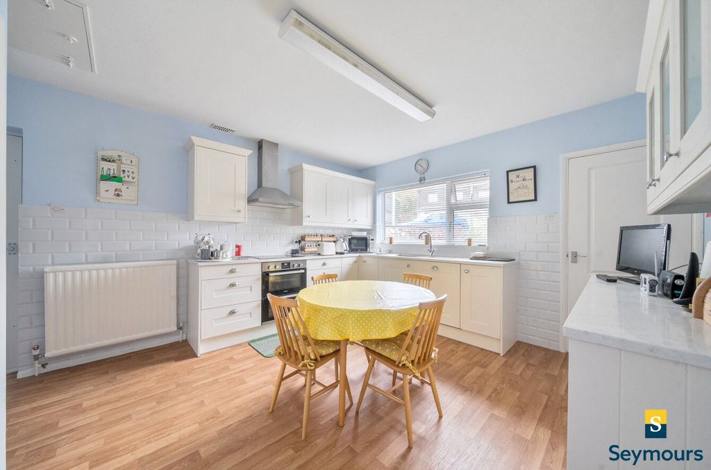 Property photo 3 of 23 Kitchen