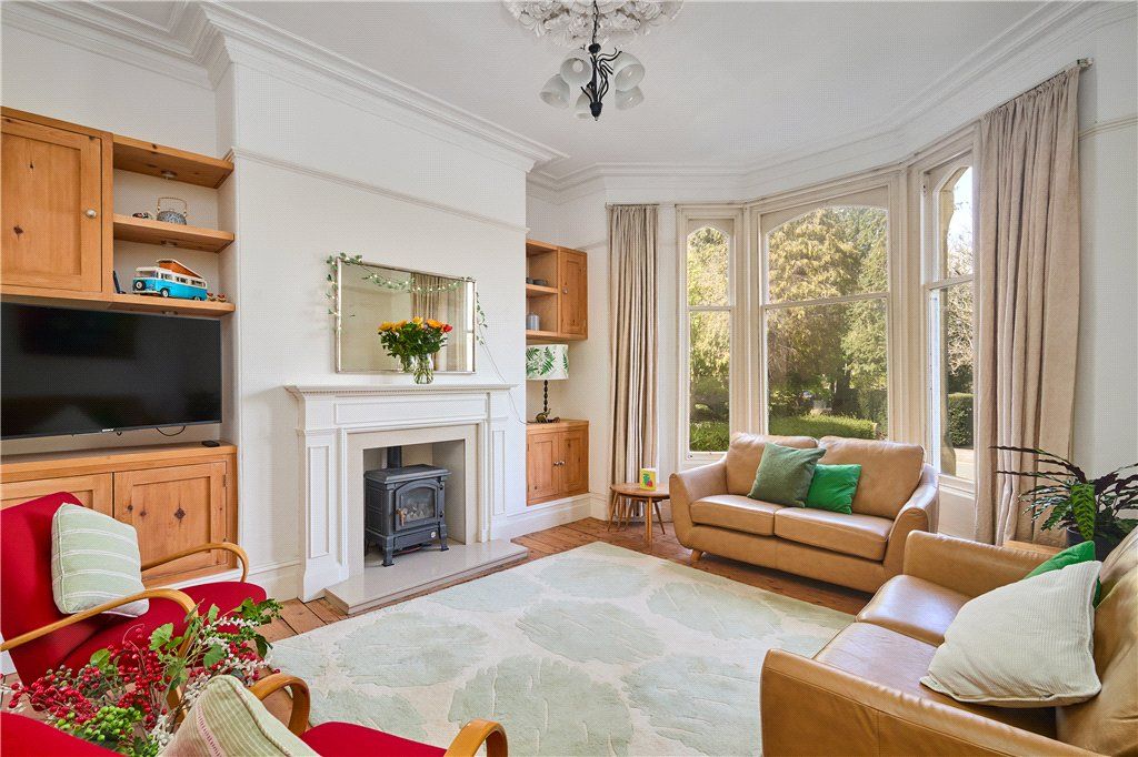 Property photo 2 of 18 Sitting Room