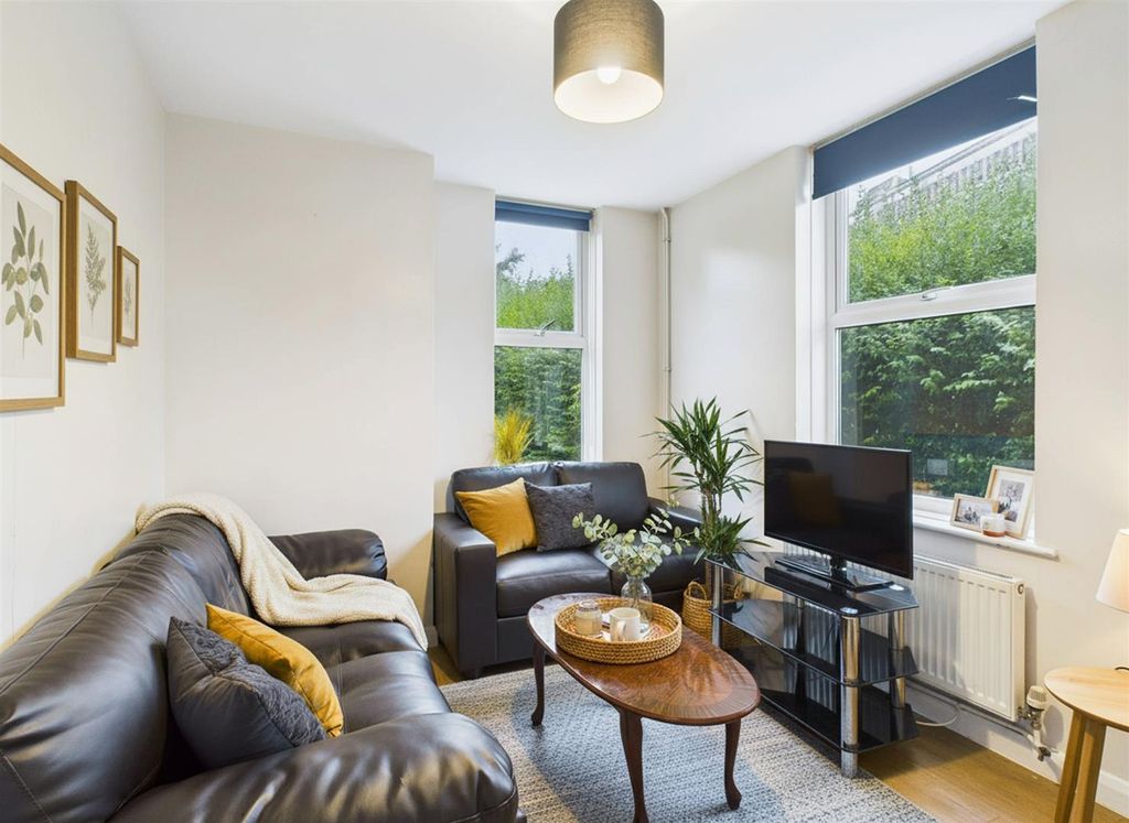 Property photo 3 of 17 Cam02534G0-Pr0567-Still013-001.Jpg