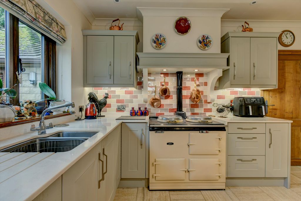 Property photo 3 of 17 Image