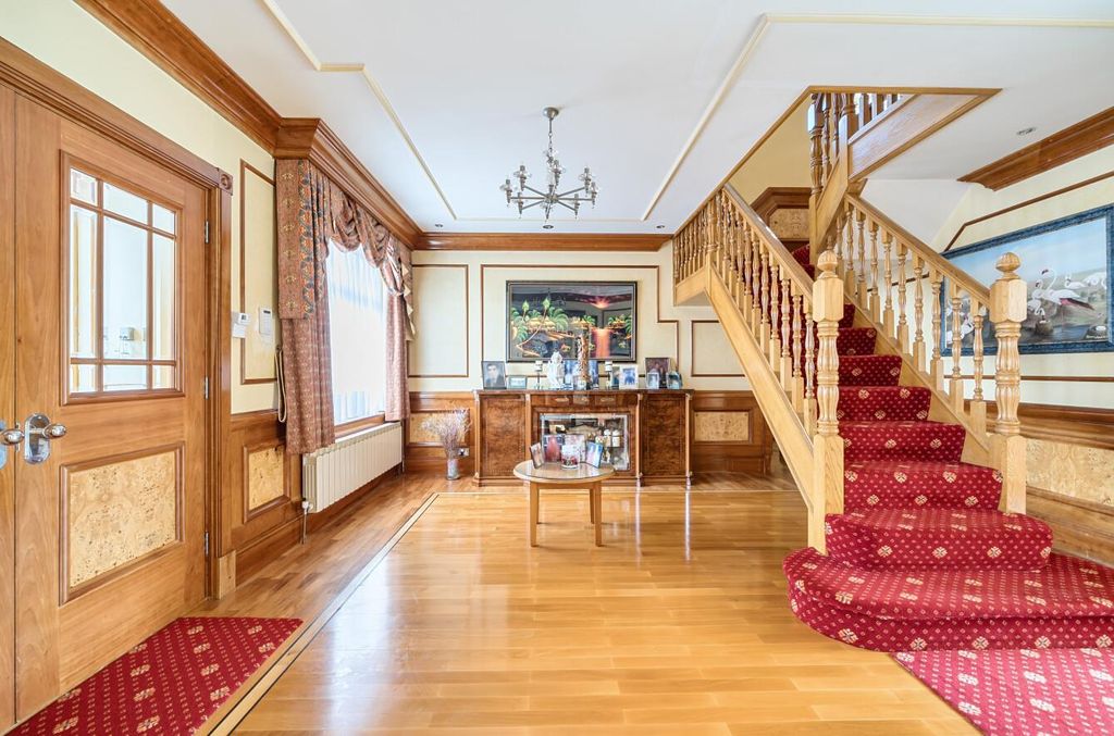 Property photo 2 of 15 Davidson Frost-Wellings, Dfw, Dalkeith Grove, Hall
