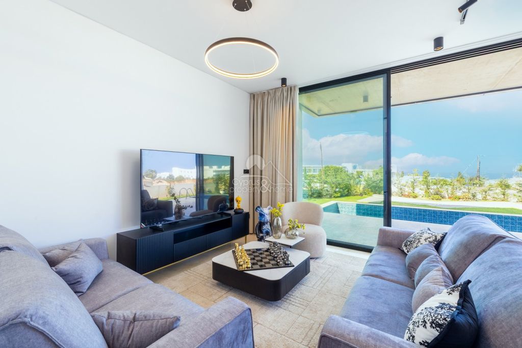 Property photo 3 of 35