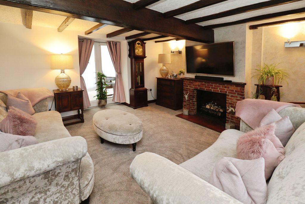 Property photo 2 of 25