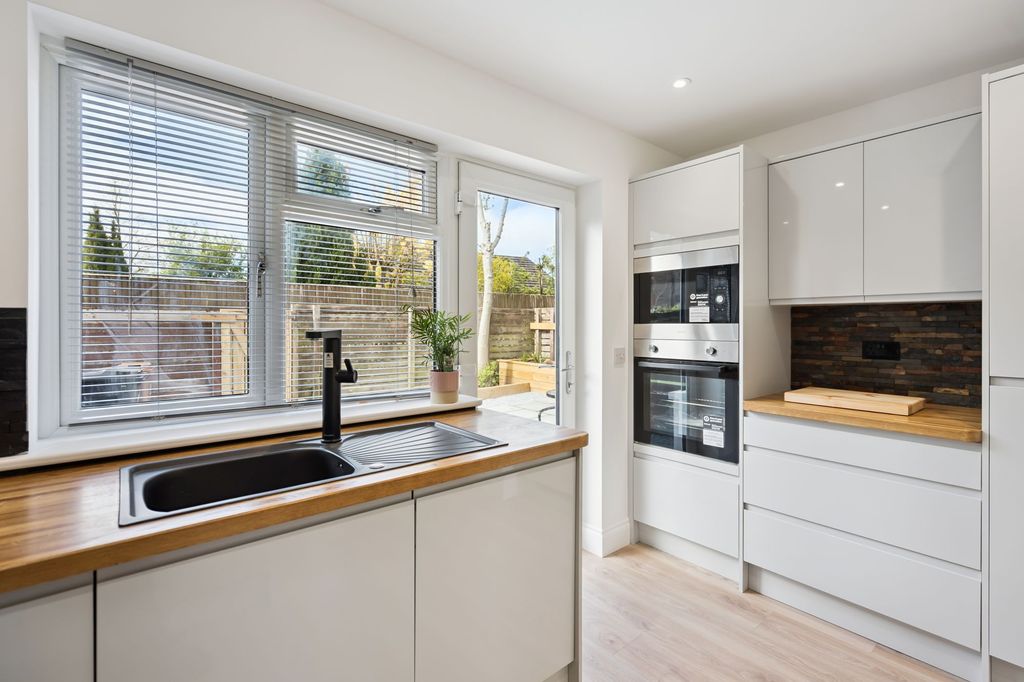 Property photo 2 of 17 Kitchen